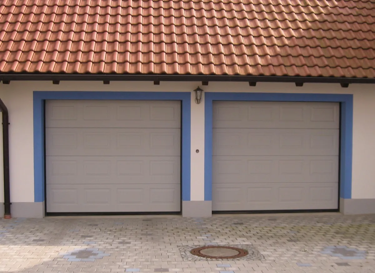 Doppelgarage, Zwei Sektionaltore